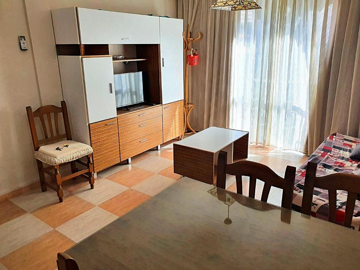 Apartamento Un Dormitorio En Benidorm Bagian luar foto