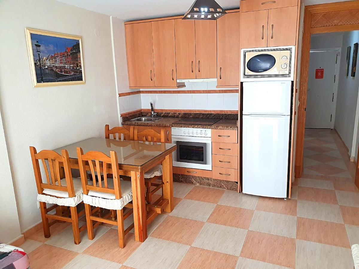Apartamento Un Dormitorio En Benidorm Bagian luar foto