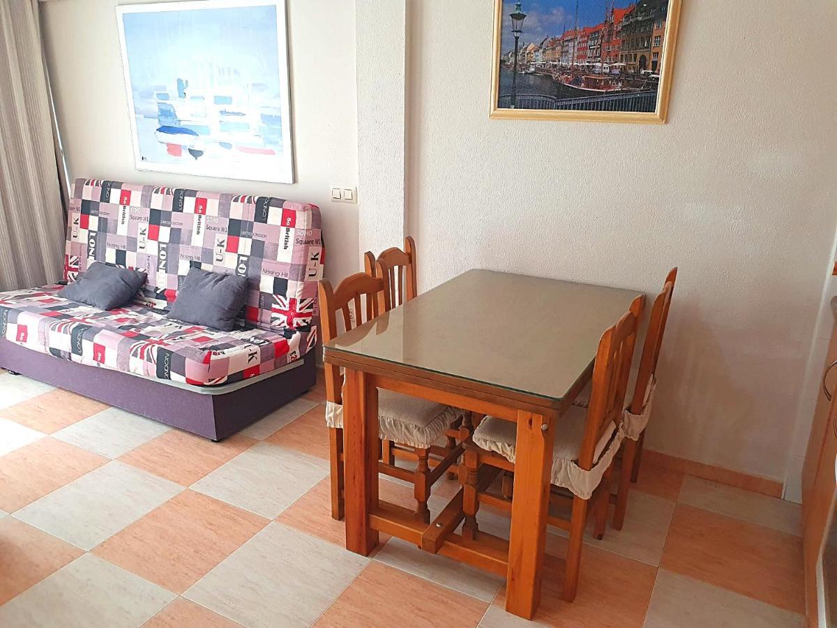 Apartamento Un Dormitorio En Benidorm Bagian luar foto