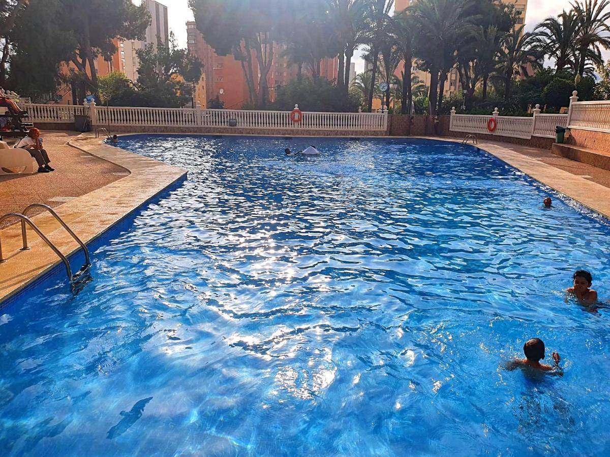 Apartamento Un Dormitorio En Benidorm Bagian luar foto